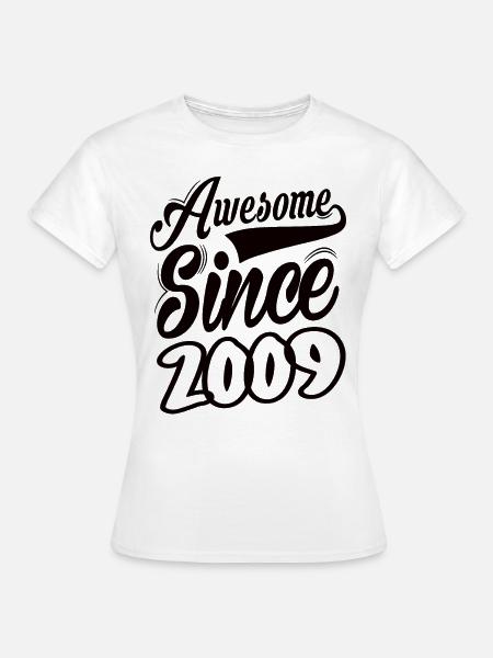 Awesome Since 2009 - Frauen T-Shirt - Weiß