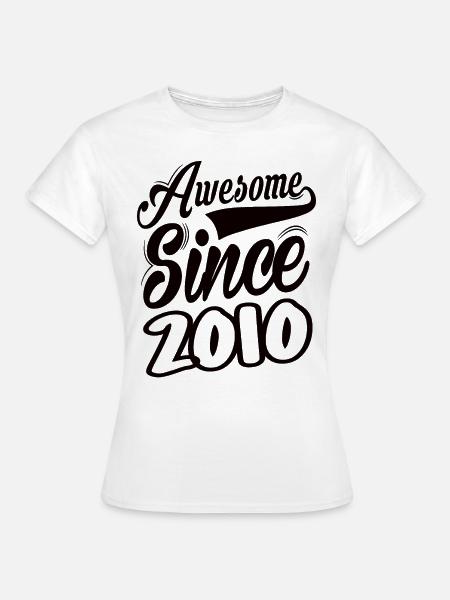 Awesome Since 2010 - Frauen T-Shirt - Weiß