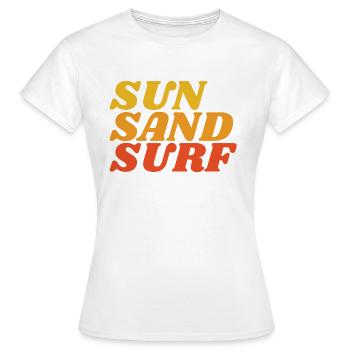 SUN SURF SAND - Frauen T-Shirt - Weiß - Vorne - AI Model Female 172 dark (172cm)