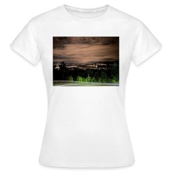 Oslo la nuit - T-shirt Femme - blanc - Devant - AI Model Female 172 dark (172cm)