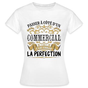Commercial | le Meilleur cadeau Commercial - T-shirt Femme - blanc - Devant - AI Model Female 172 dark (172cm)