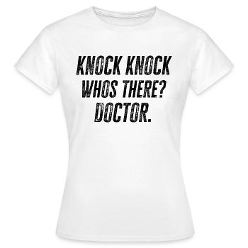 DOCTORS: Knock Knock Doctor - T-shirt Femme - blanc - Devant - AI Model Female 172 dark (172cm)