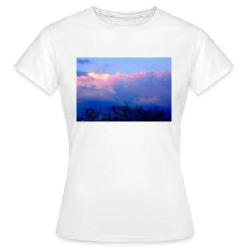 Dans les nuages - T-shirt Femme - blanc - Devant - AI Model Female 172 dark (172cm)