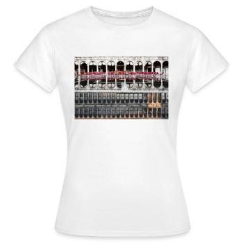 Réflexion sur la place Saint-Marc - T-shirt Femme - blanc - Devant - AI Model Female 172 dark (172cm)