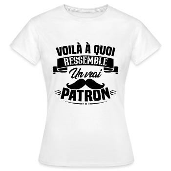 Voilà à quoi ressemble un vrai patron - T-shirt Femme - blanc - Devant - AI Model Female 172 dark (172cm)