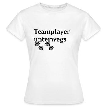 Teamplayer gibt es bei Zwei-und Vierbeinern. - Frauen T-Shirt - Weiß - Vorne - AI Model Female 172 dark (172cm)