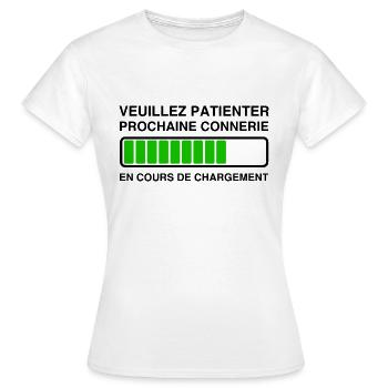 Bitte warten Weiter in Bearbeitung - Frauen T-Shirt - Weiß - Vorne - AI Model Female 172 dark (172cm)