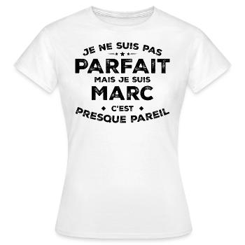 Marc Un Prénom, Une Attitude L’Humour Marc - T-shirt Femme - blanc - Devant - AI Model Female 172 dark (172cm)