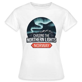 à la poursuite des aurores boréales en Norvège - T-shirt Femme - blanc - Devant - AI Model Female 172 dark (172cm)