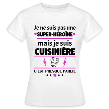 Pas super-héroïne cuisinière, fête des mères, noël - T-shirt Femme - blanc - Devant - AI Model Female 172 dark (172cm)