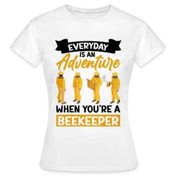 Apiculture Cours d’apiculture Association des apiculteurs Apiculteurs - T-shirt Femme - blanc - Devant - AI Model Female 172 dark (172cm)