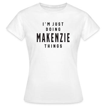 Je fais juste Makenzie Things Nom personnalisé - T-shirt Femme - blanc - Devant - AI Model Female 172 dark (172cm)