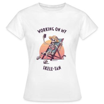 Arbeiten an meinem Skele-Tan - Frauen T-Shirt - Weiß - Vorne - AI Model Female 172 dark (172cm)
