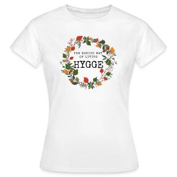 HYGGE - LA MANIÈRE DE VIVRE DANOISE - COSY - T-shirt Femme - blanc - Devant - AI Model Female 172 dark (172cm)