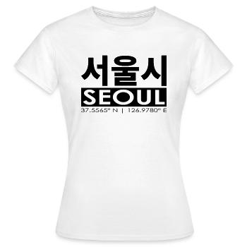 Seoul City in Hangul mit Längen- & Breitengrad - Frauen T-Shirt - Weiß - Vorne - AI Model Female 172 dark (172cm)