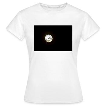 Black in white clock - T-shirt Femme - blanc - Devant - AI Model Female 172 dark (172cm)