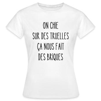 on chie sur des truelles - T-shirt Femme - blanc - Devant - AI Model Female 172 dark (172cm)