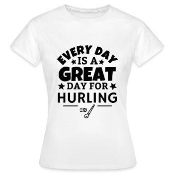 Chaque jour est un grand jour pour lancer - T-shirt Femme - blanc - Devant - AI Model Female 172 dark (172cm)