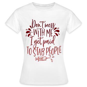 Lustiger Spruch Impfen Krankenschwester Spritze - Frauen T-Shirt - Weiß - Vorne - AI Model Female 172 dark (172cm)