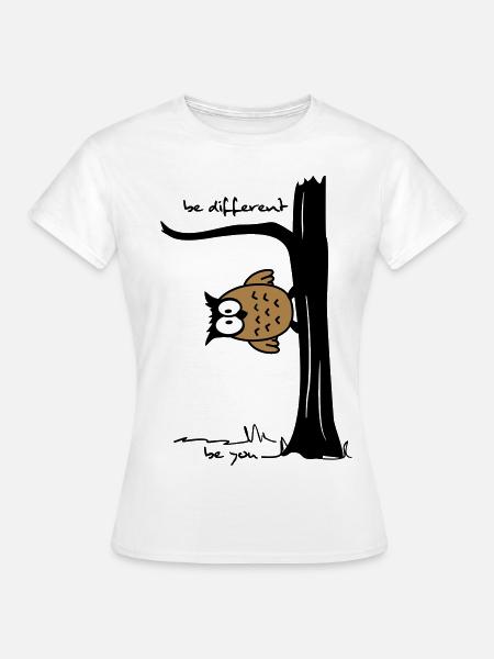 Eule auf Baum "be different, be you" - Frauen T-Shirt - Weiß