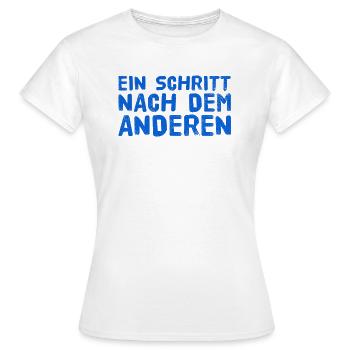 einen Schritt nach dem anderen - Frauen T-Shirt - Weiß - Vorne - AI Model Female 172 dark (172cm)