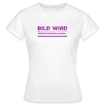 das Bild lädt - Frauen T-Shirt - Weiß - Vorne - AI Model Female 172 dark (172cm)