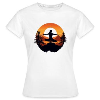 Yoga im Sonnenuntergang - Frauen T-Shirt - Weiß - Vorne - AI Model Female 172 dark (172cm)