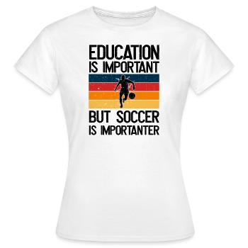 Bildung Ist Wichtig, Aber Fussball Ist wichtiger - Frauen T-Shirt - Weiß - Vorne - AI Model Female 172 dark (172cm)