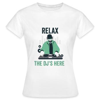 Entspannen Sie sich Der DJ ist da - Frauen T-Shirt - Weiß - Vorne - AI Model Female 172 dark (172cm)