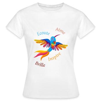 Mehrfarbiger Vogel mit inspirierenden Worten - Frauen T-Shirt - Weiß - Vorne - AI Model Female 172 dark (172cm)