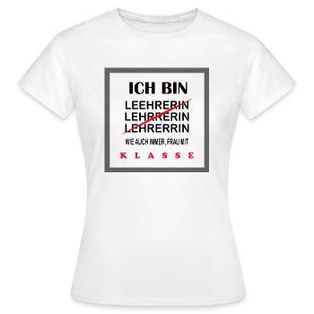 Lehrerin T-Shirt Frau mit Klasse, lustiger Spruch - Frauen T-Shirt - Weiß - Vorne - AI Model Female 172 dark (172cm)
