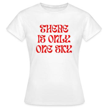 One sky - Frauen T-Shirt - Weiß - Vorne - AI Model Female 172 dark (172cm)