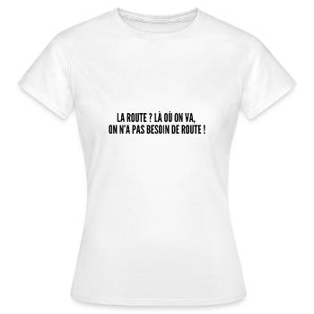 La route ? Là où on va, on n'a pas besoin de route - T-shirt Femme - blanc - Devant - AI Model Female 172 dark (172cm)