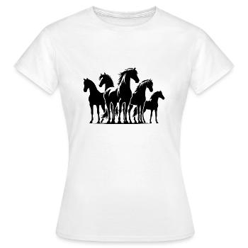 Knuffige Pferdebande Pferde auf dem Reitplatz - Frauen T-Shirt - Weiß - Vorne - AI Model Female 172 dark (172cm)