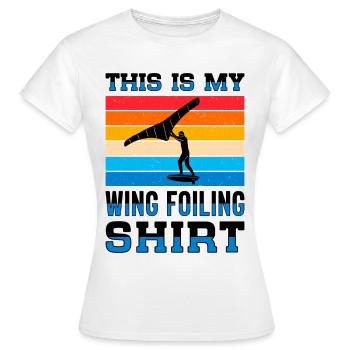 Wingsurfing Foil Wing Wing Boarding Wing Foiling - Frauen T-Shirt - Weiß - Vorne - AI Model Female 172 dark (172cm)