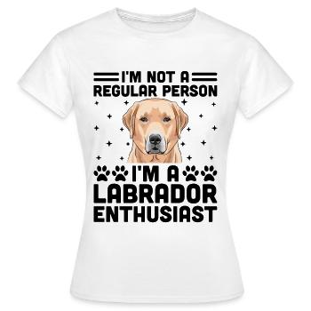 Je ne suis pas une personne ordinaire, je suis un passionné du Labrador - T-shirt Femme - blanc - Devant - AI Model Female 172 dark (172cm)