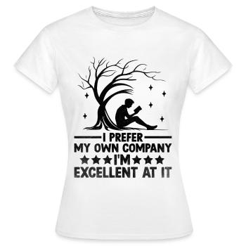 Ich bevorzuge meine eigene Gesellschaft, ich bin ausgezeichnet darin - Frauen T-Shirt - Weiß - Vorne - AI Model Female 172 dark (172cm)