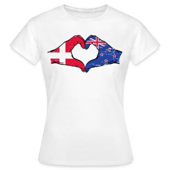 Dänemark Neuseeland Flagge Hände Herzform used - Frauen T-Shirt - Weiß - Vorne - AI Model Female 172 dark (172cm)