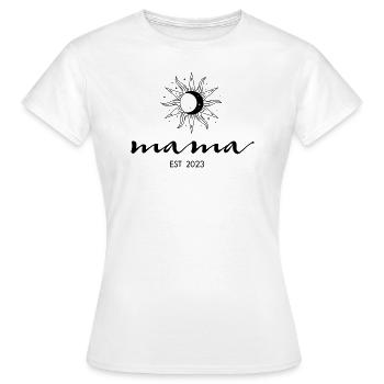 Mama Est. 2023 Mutter Kind Sonne Mond - Frauen T-Shirt - Weiß - Vorne - AI Model Female 172 dark (172cm)