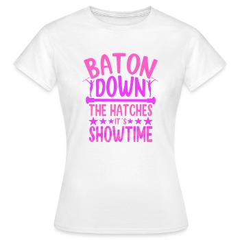 Bâton virevoltant dans les écoutilles C’est l’heure du spectacle - T-shirt Femme - blanc - Devant - AI Model Female 172 dark (172cm)