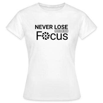 Never Lose Focus Photographer Camera Lense - Women's T-Shirt - white - Front - AI Model Female 172 dark (172cm)