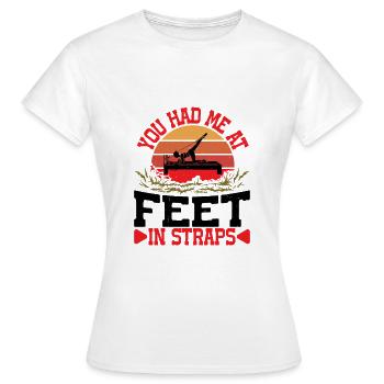 You Had Me At Feet In Straps 42 - Frauen T-Shirt - Weiß - Vorne - AI Model Female 172 dark (172cm)
