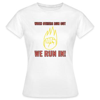 Wenn andere ausgehen, laufen wir rein! - Frauen T-Shirt - Weiß - Vorne - AI Model Female 172 dark (172cm)