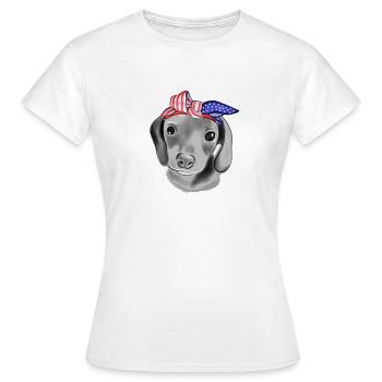 Chien avec bandage de drapeau des États-Unis - T-shirt Femme - blanc - Devant - AI Model Female 172 dark (172cm)