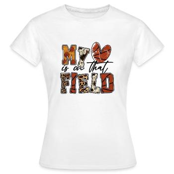 My heart is on that field - Women's T-Shirt - white - Front - AI Model Female 172 dark (172cm)