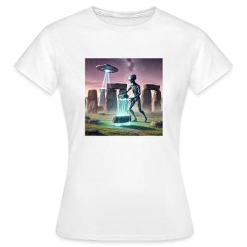 Alien baut Stonehenge - Frauen T-Shirt - Weiß - Vorne - AI Model Female 172 dark (172cm)