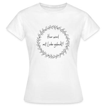 Hier wird mit liebe gekocht - Frauen T-Shirt - Weiß - Vorne - AI Model Female 172 dark (172cm)