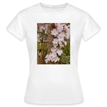 Zarte Kirschblüten auf Baumstamm - Frauen T-Shirt - Weiß - Vorne - AI Model Female 172 dark (172cm)