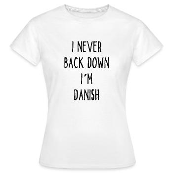 I Never Back Down I Am Danish - Frauen T-Shirt - Weiß - Vorne - AI Model Female 172 dark (172cm)