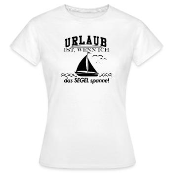 Bateau de vacances avec yacht avec marin sur le bateau - T-shirt Femme - blanc - Devant - AI Model Female 172 dark (172cm)